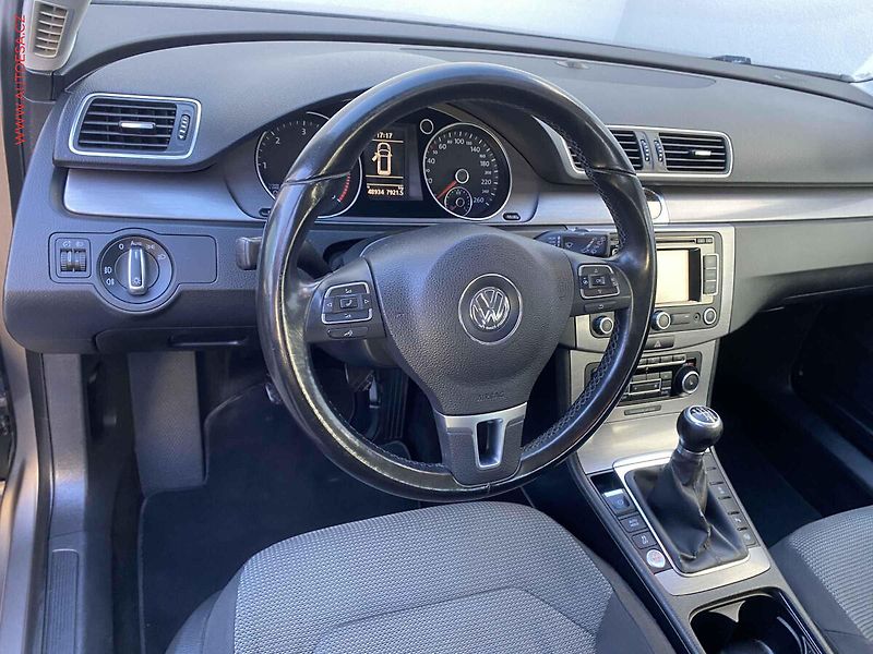 Volkswagen Passat (2011) 2.0TDi, 1.maj, Navi, park - fotka 13 z 21