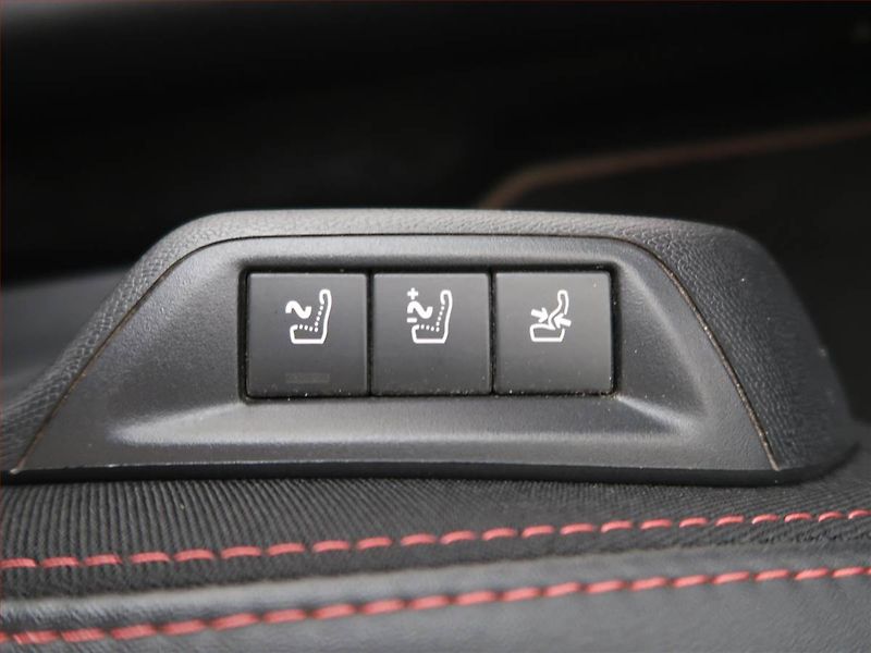 Peugeot 308 (2019) GT Line 1.2 PureTech - fotka 17 z 19