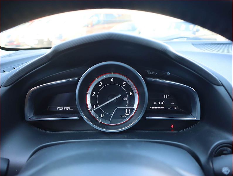 Mazda 3 (2015) 2.2 Skyactiv-D, Tempomat - fotka 11 z 19