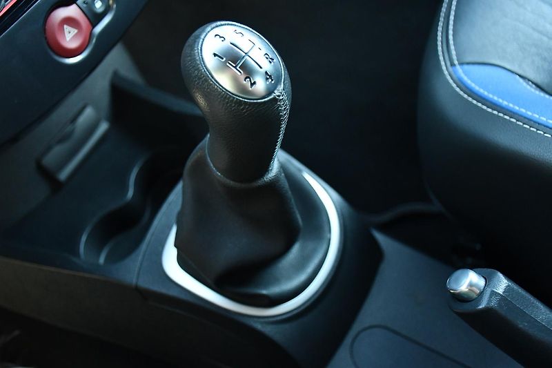 Renault Clio 1,2i 55KW 2xKOLA  - fotka 27 z 36