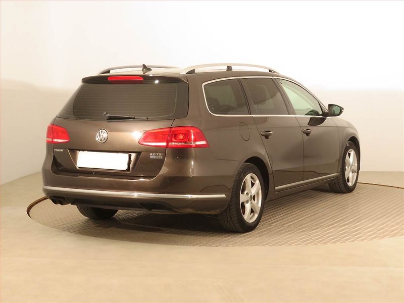 Volkswagen Passat (2013) 2.0 TDI, Navi, Tempomat - fotka 5 z 16