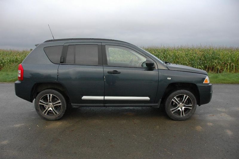 Jeep Compass 2,4  4x4 benzín kuže manual - fotka 2 z 15