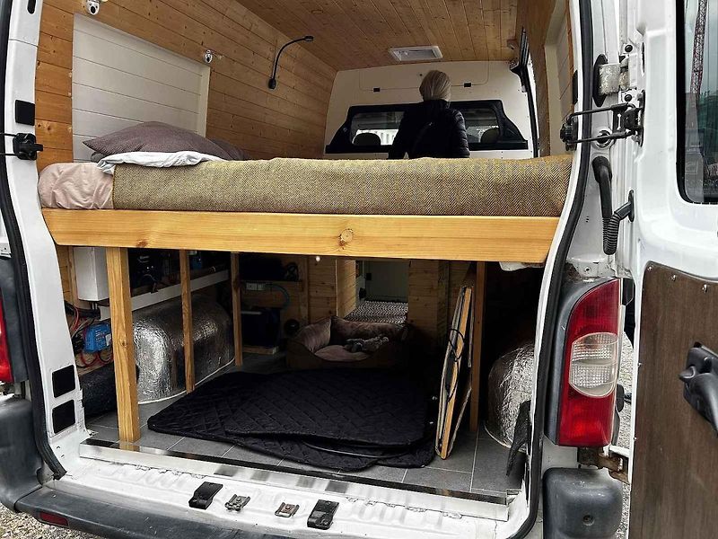DIY karavan festival na Žižkárně v Českých Budějovicích. Dodávka Stanislava Vlažného.