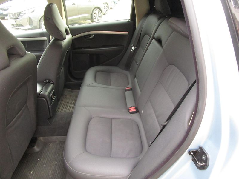 Volvo V70 2,4D-136KW - fotka 9 z 13