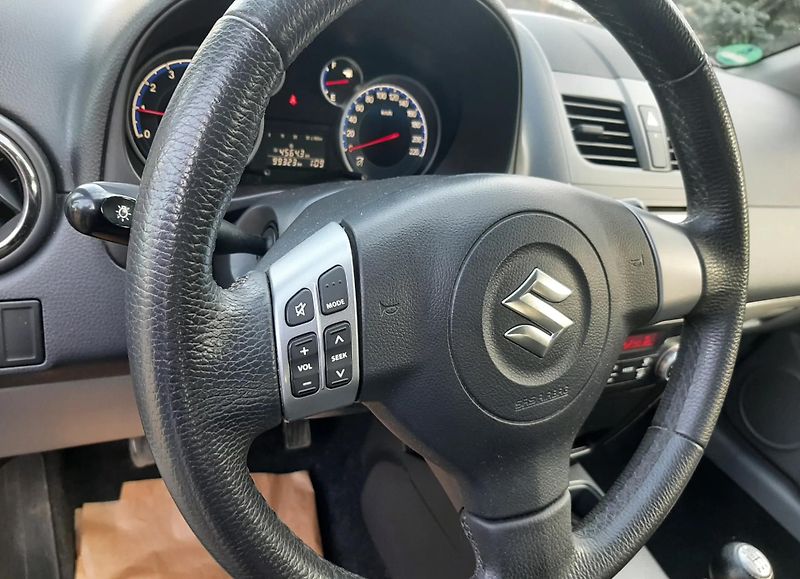 Suzuki SX4 (2010) Suzuki SX4, 1,6 4x4 r.v. 2010  - fotka 11 z 30