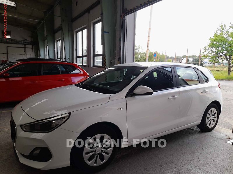 Hyundai i30 (2019) 1.4i, servis.kniha, AC - fotka 1 z 3