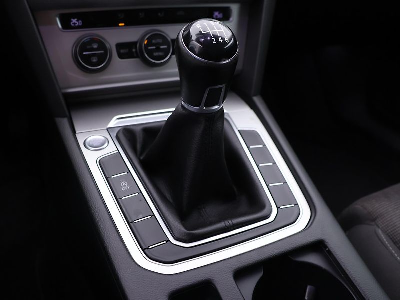 Volkswagen Passat 1,6 TDI Comfortline LED - fotka 22 z 32