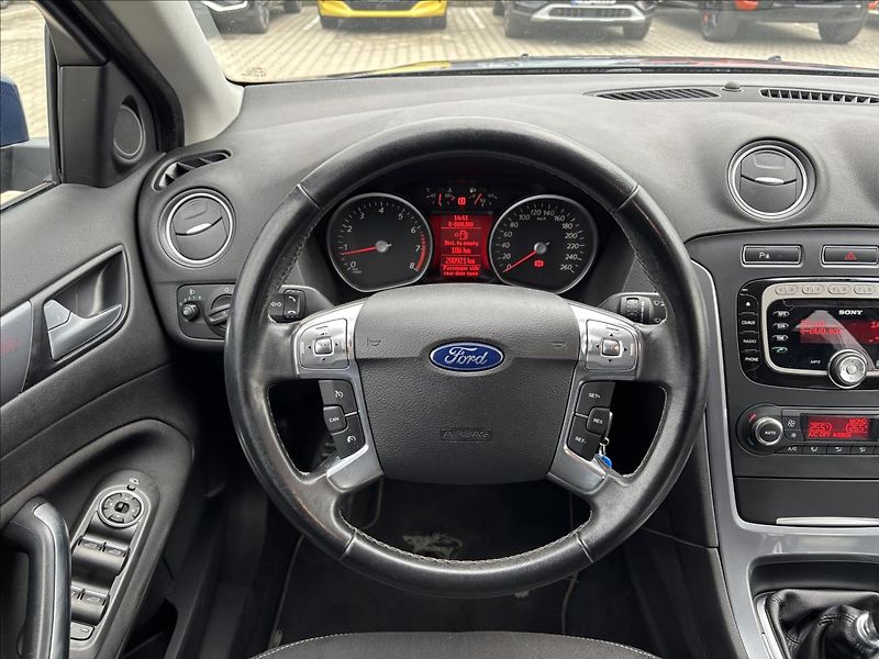 Ford Mondeo 1,6 EcoBoost 118kW Titanium - fotka 15 z 35