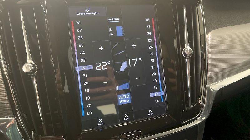 Volvo V90 (2018) Kombi Inscription 2.0 TDI 110k - fotka 33 z 38