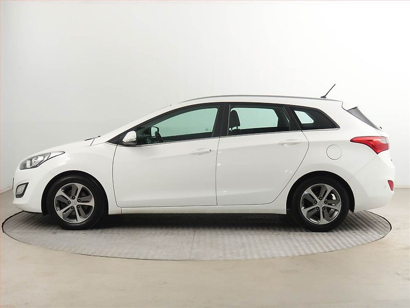 Hyundai i30 (2015) Weekend 1.6 CRDi, ČR,1.maj - fotka 3 z 16