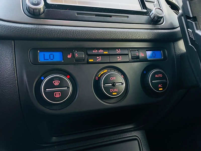 Volkswagen Tiguan 2.0TDI 4x4 MAN SERVISKA TAŽNÉ - fotka 32 z 45