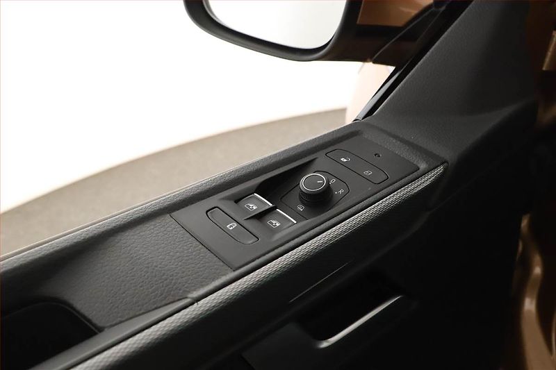 Volkswagen Multivan (2021) Highline 2.0 TDI 4Motion, ČR - fotka 9 z 20