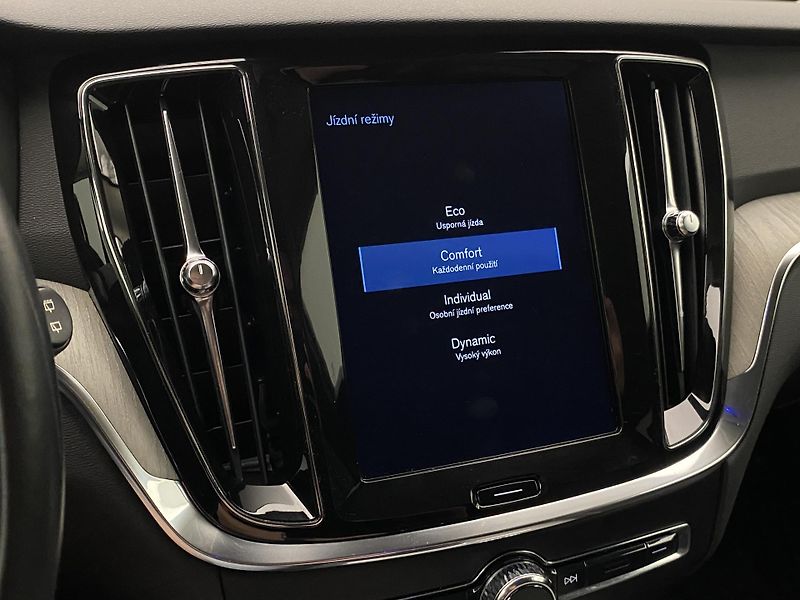 Volvo V60 D3 AWD INSCRIPTION REZERVACE - fotka 42 z 42