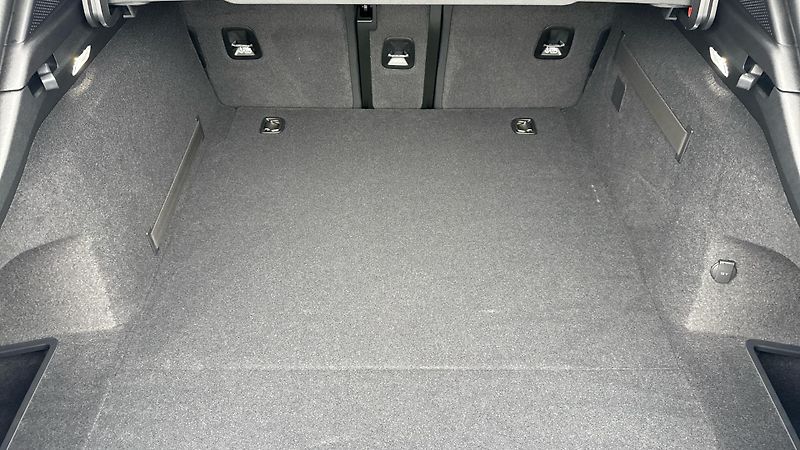 Porsche Taycan (2025) 4S Sport Tursimo 4S - fotka 25 z 30