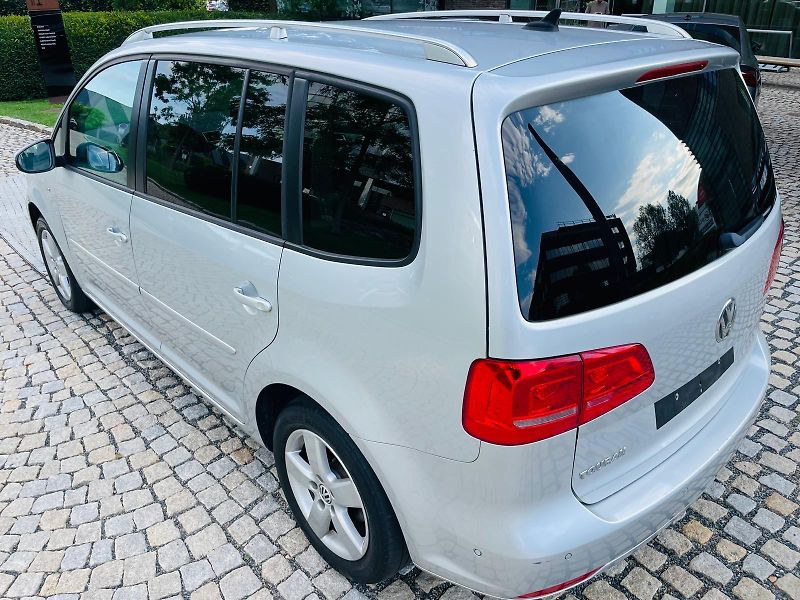 Volkswagen Touran 2.0TD MANUÁL 1MAJITEL SERVISKA - fotka 20 z 49