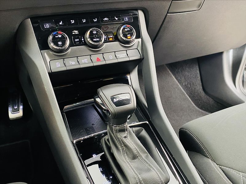 Škoda Karoq 1,5 TSI 110kW DSG SportLine - fotka 16 z 23