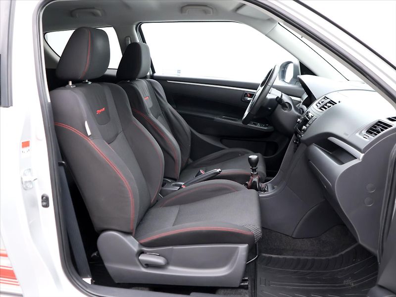 Suzuki Swift 1,6 VVT 100kW Sport CZ - fotka 11 z 30