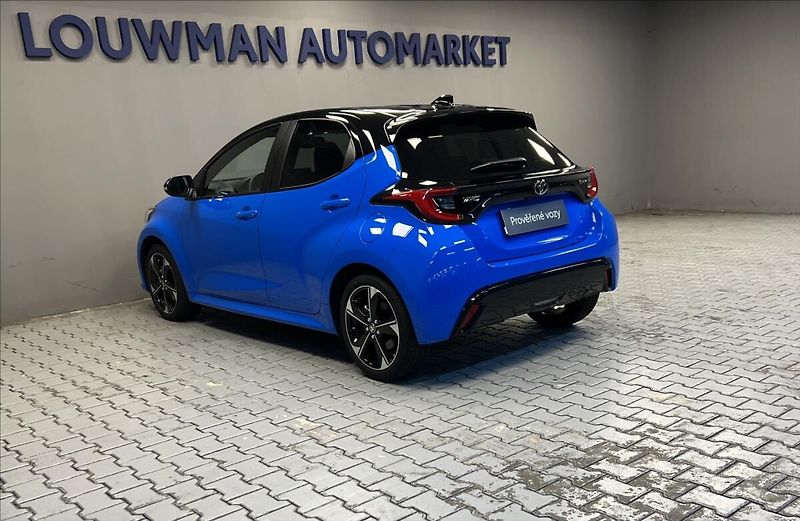 Toyota Yaris 1,5 Hybrid AT PREMIERE EDITION - fotka 16 z 17