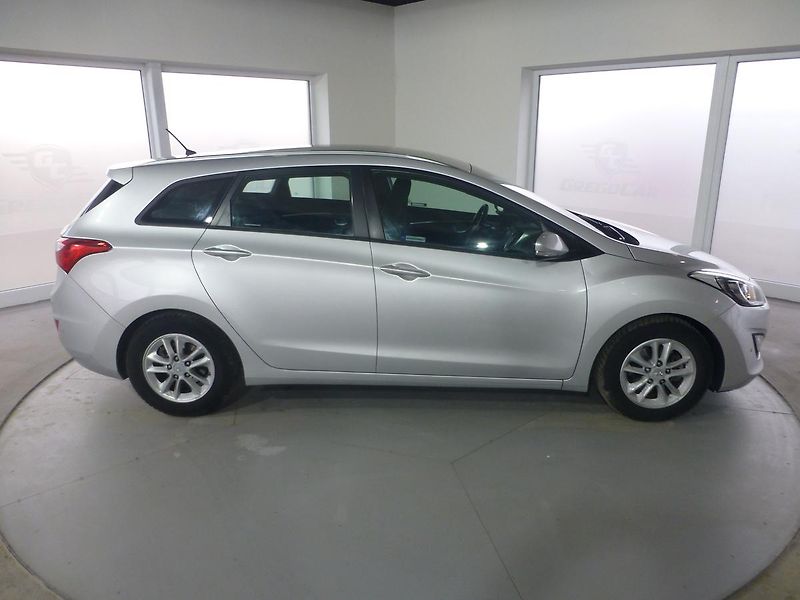 Hyundai i30 (2013) 1,6CRDI*ALU**VYHŘ.SED***KAMERA - fotka 4 z 25