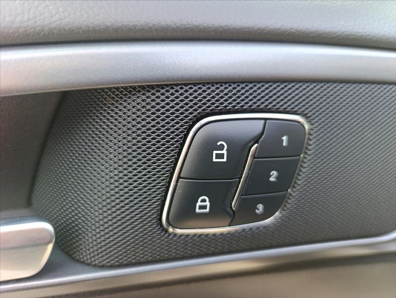 Ford Mondeo 2,0 TDCi Automat Kamera Navi - fotka 35 z 45