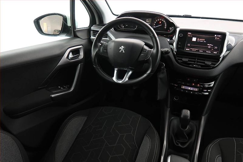 Peugeot 2008 (2017) 1.2 PureTech, Serv.kniha - fotka 7 z 17