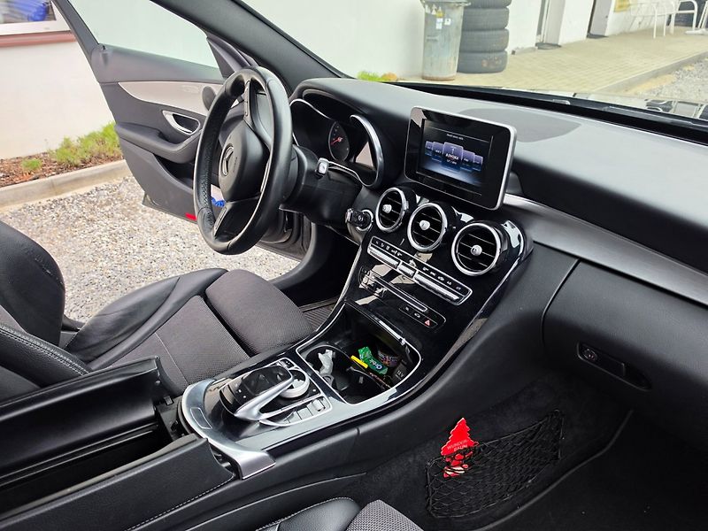 Mercedes-Benz Třídy C (2017) 2.2 D Automat, 4Matic - fotka 14 z 17