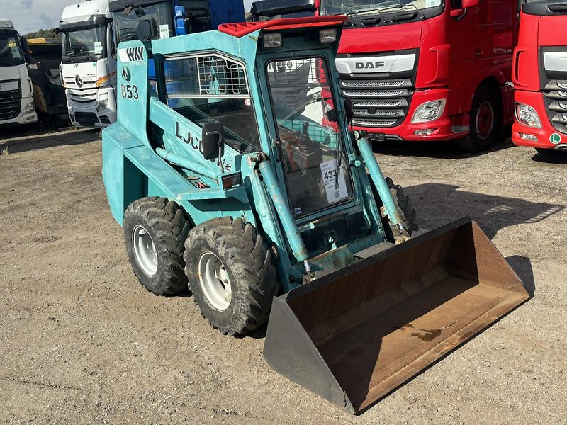 Locust L853 smykový nakladač  - fotka 3 z 12