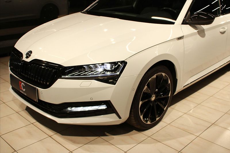 Škoda Superb iV DSG Sportline  5let/100tkm - fotka 7 z 32