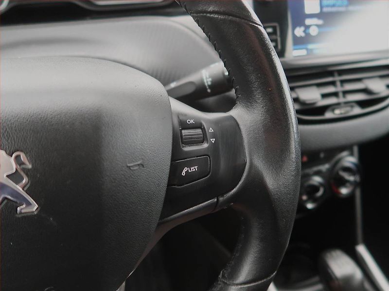 Peugeot 2008 (2018) 1.2 PureTech, ČR,1.maj - fotka 17 z 19