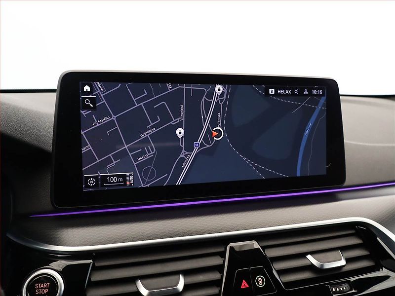 BMW Řada 5 (2021) M Sport 530d xDrive - fotka 18 z 21
