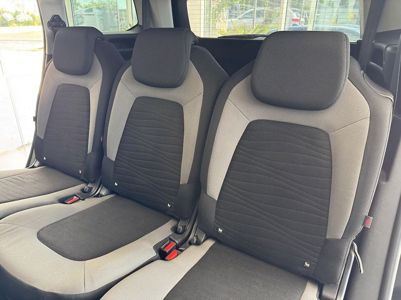 Citroën Grand C4 Picasso 1,6HDi 88kW*Navi*PDC*LED*7Míst - fotka 14 z 31
