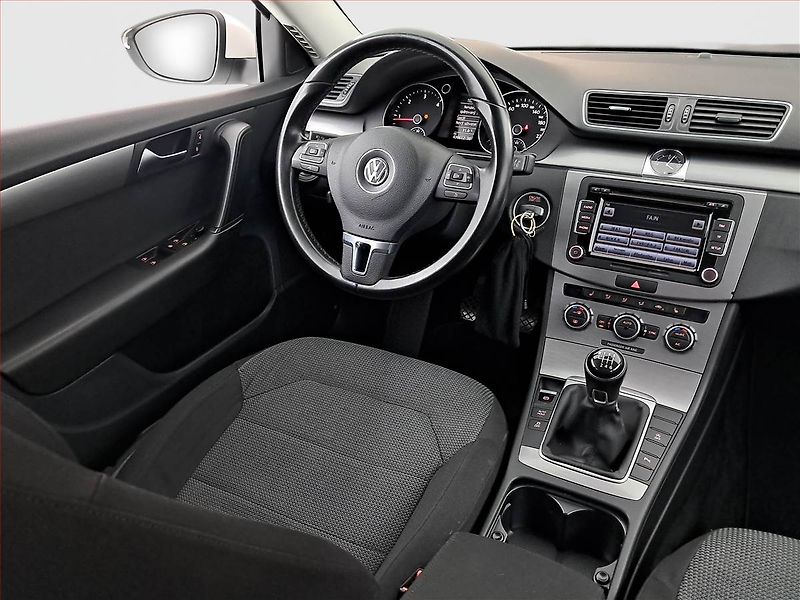 Volkswagen Passat (2014) 2.0 TDI, rezervace - fotka 7 z 20