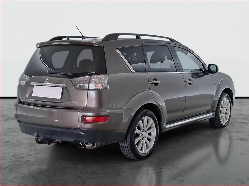 Mitsubishi Outlander (2013) 2.2 DI-D, 4X4, 7 míst - fotka 5 z 21