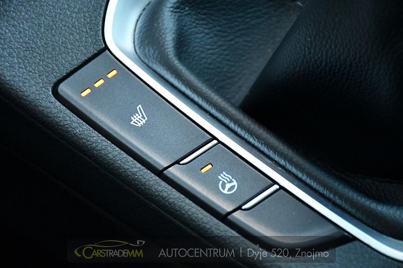 Hyundai i30 1.6CRDi NAVI KAMERA CARPLAY - fotka 34 z 48