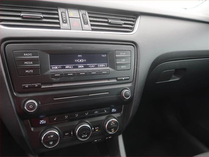 Škoda Octavia (2013) Elegance 1.6 TDI, Serv.kniha - fotka 13 z 15