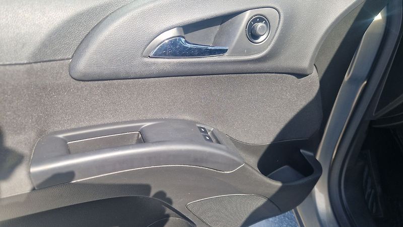 Opel Meriva 1,4 16 V - fotka 7 z 10