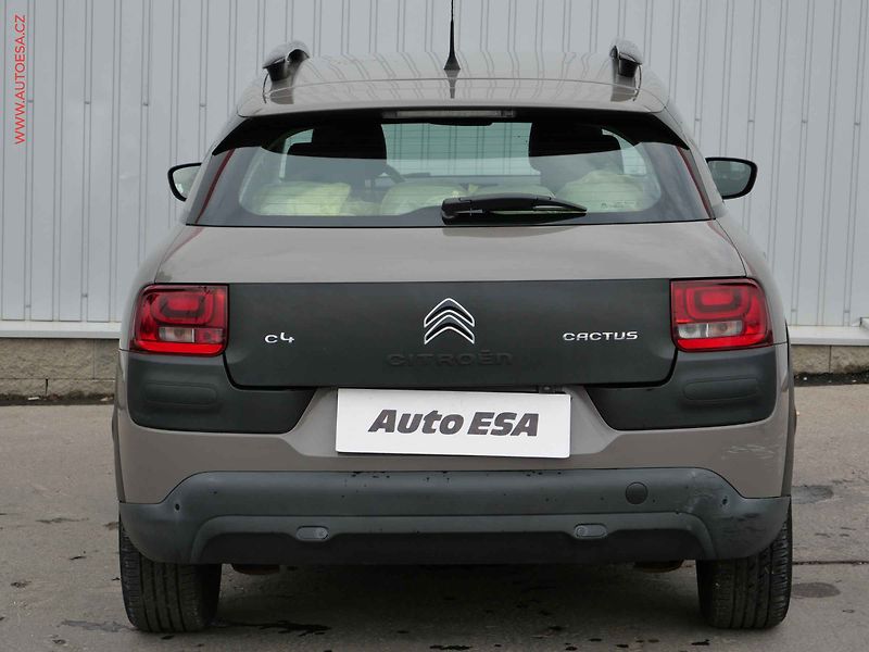 Citroën C4 Cactus (2015) 1.2 PT, ČR, AC, tempo, park - fotka 5 z 21