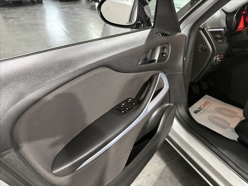 Opel Zafira 1,4   TURBO COSMO VÝHŘEV TZ - fotka 7 z 49