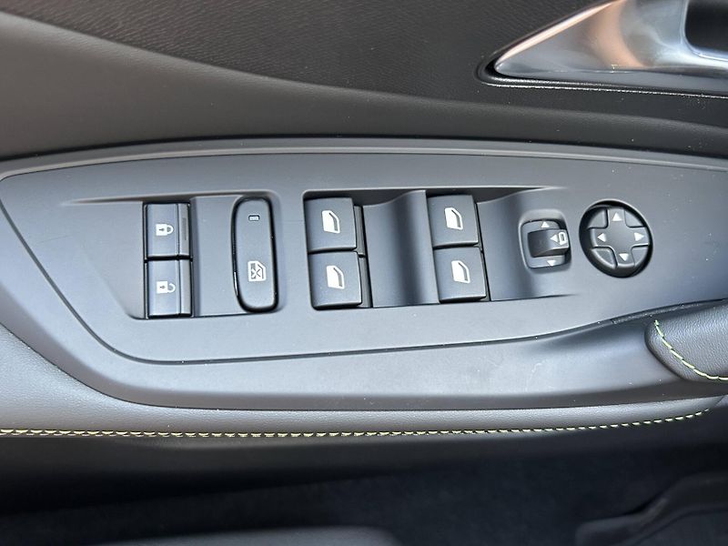 Peugeot 308 (2026) GT Elektromotor 115 kW Baterie - fotka 21 z 28