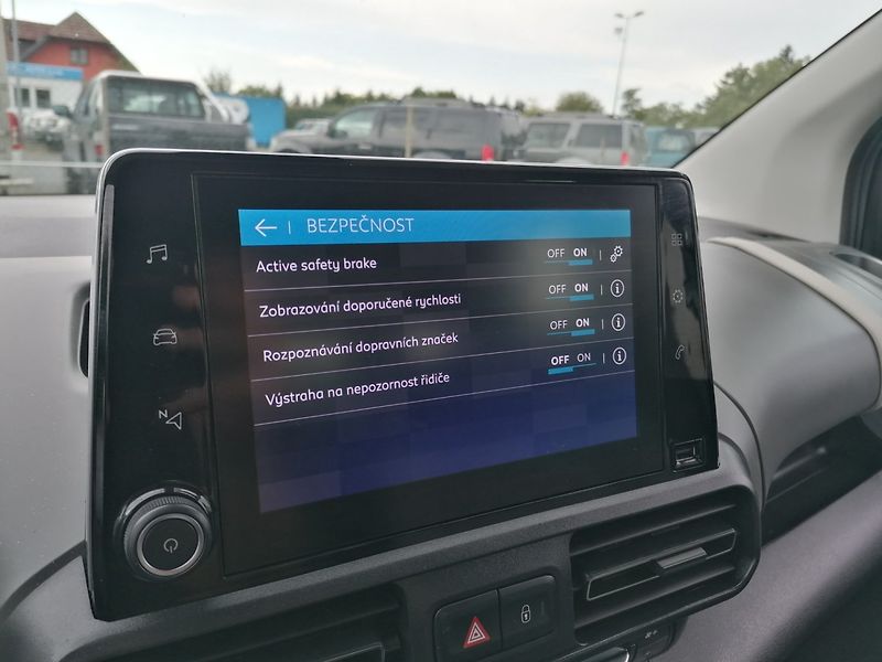 Citroën Berlingo (2021) XL 1.5 BlueHdi Shine Navi - fotka 19 z 32