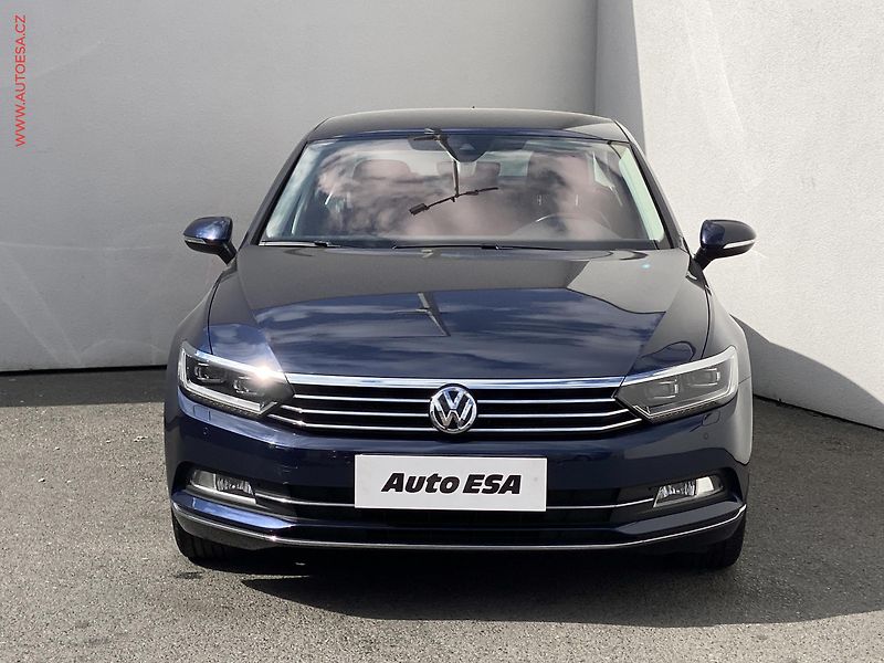 Volkswagen Passat (2015) 1.4 TSi, Highline, LED, navi - fotka 2 z 17