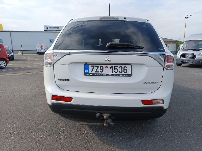 Mitsubishi Outlander (2013) - fotka 6 z 24