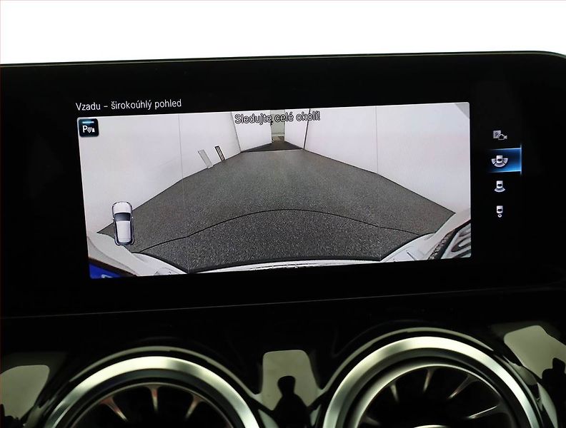 Mercedes-Benz GLA (2022) 180 d - fotka 15 z 19