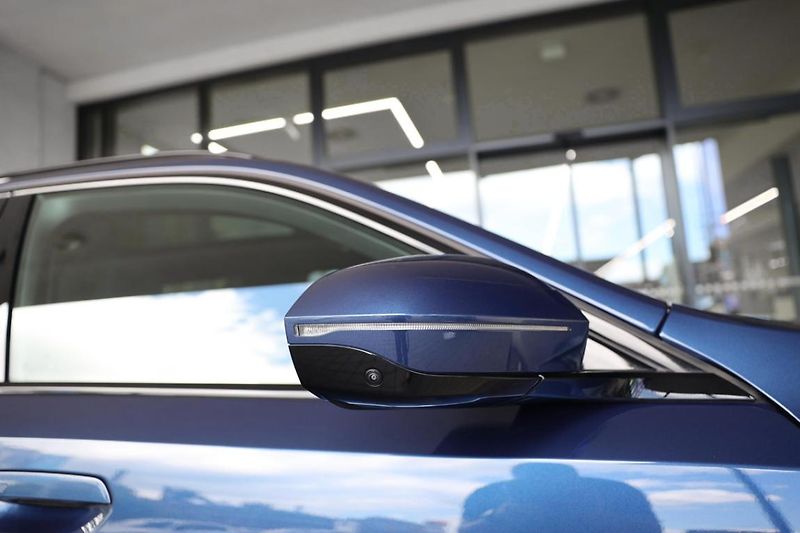 BMW Řada 5 550e xDrive Touring - fotka 23 z 32