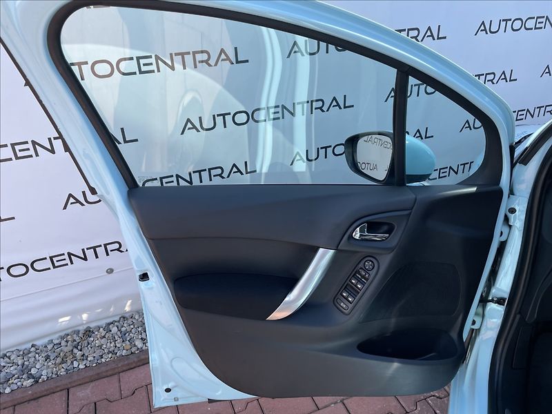 Citroën C3 1,4 i,VTi,Exklusive,70kW,serv. - fotka 18 z 21