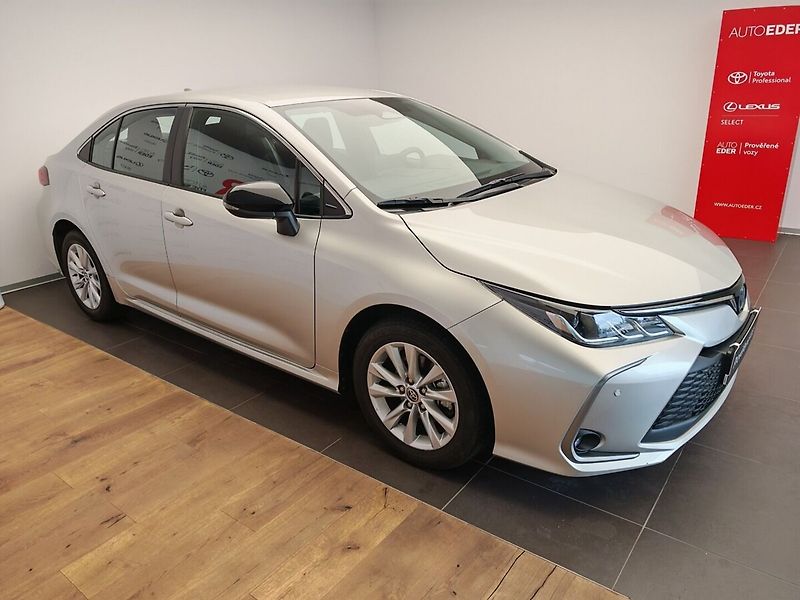 Toyota Corolla 1.8 Hybrid Comfort e-CVT sedan - fotka 3 z 36