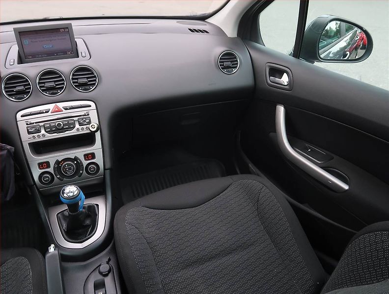 Peugeot 308 (2010) 1.6 HDi, Serv.kniha, nová STK - fotka 8 z 17