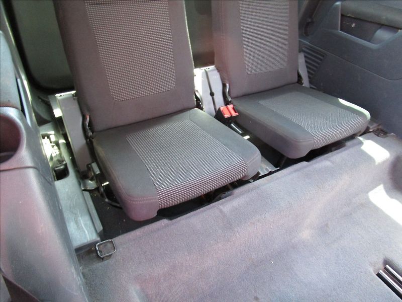 Peugeot 5008 1.6 THP aut. Klima, 7 míst - fotka 33 z 50