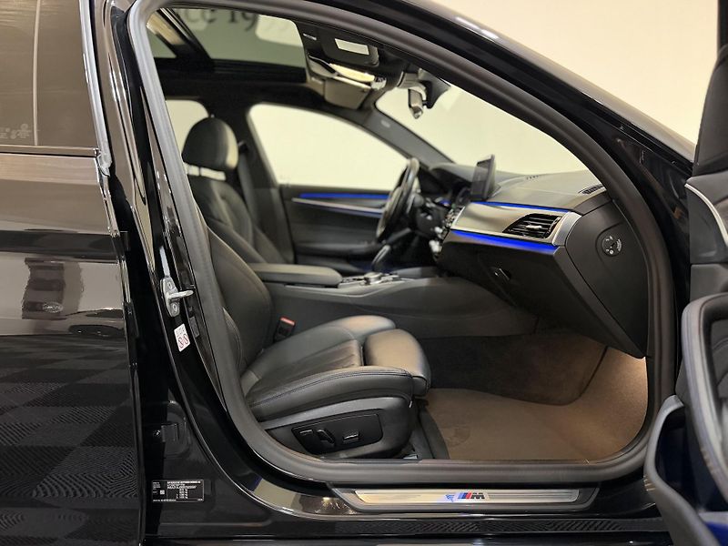 BMW Řada 5 530d xDrive M-Sport Laser FCL - fotka 44 z 48