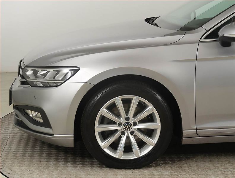 Volkswagen Passat (2021) Elegance 2.0 TDI, Automat - fotka 15 z 23